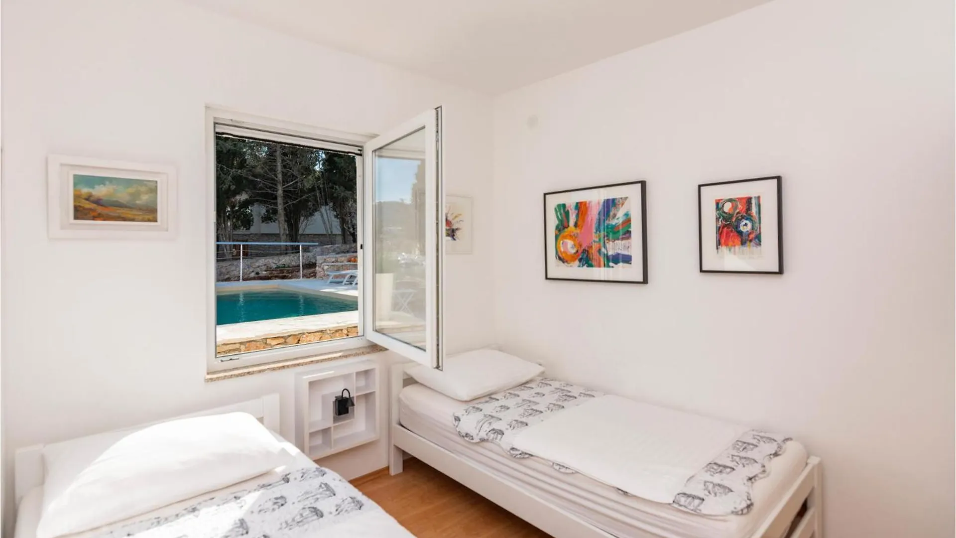 Holiday home 3 Bedroom Pet Friendly Home In Zman Croatia